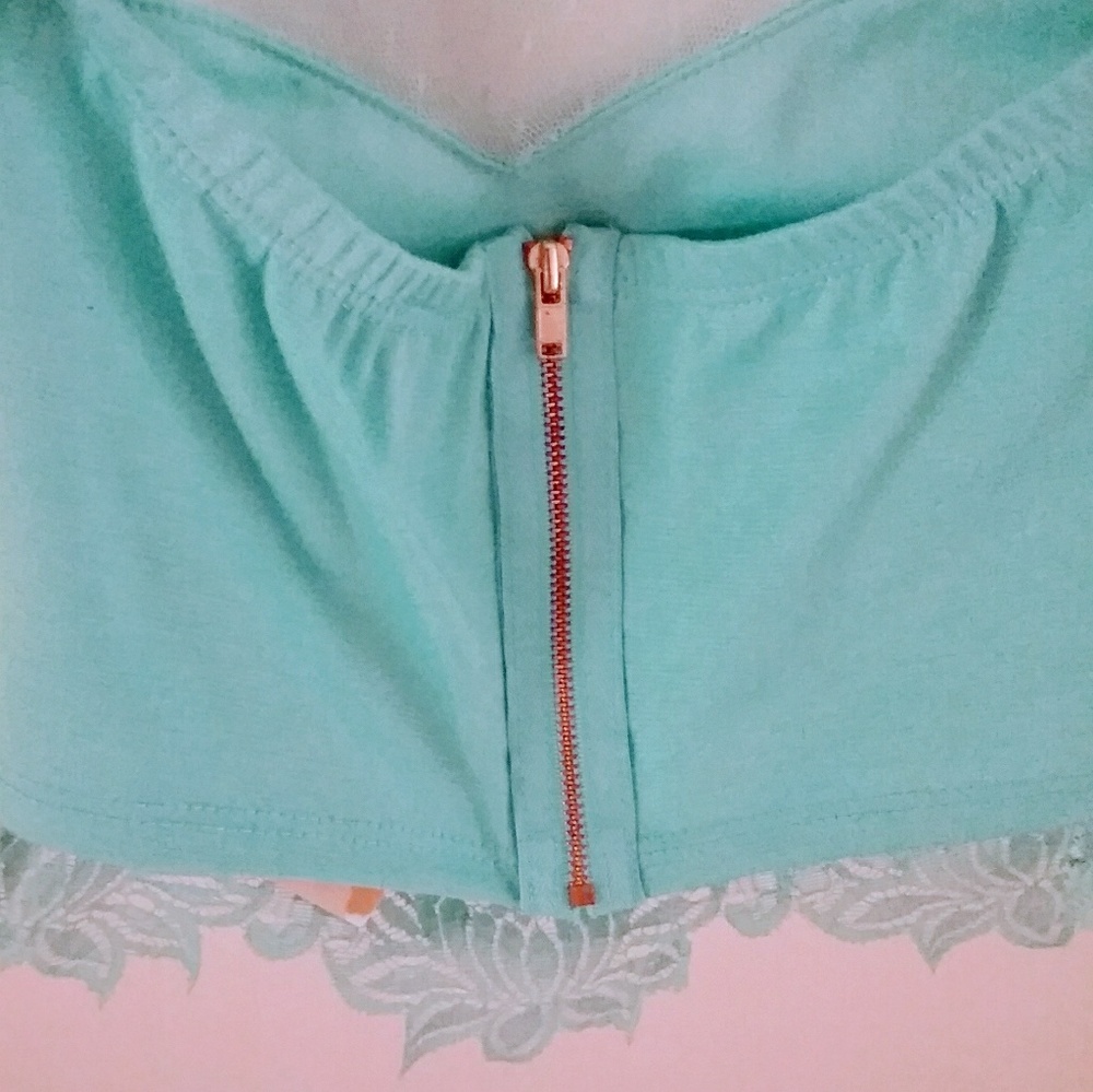 🌸CLEARANCE!🌸💥NWT💥Mint Lace Halter Crop Top - Picture 7 of 8